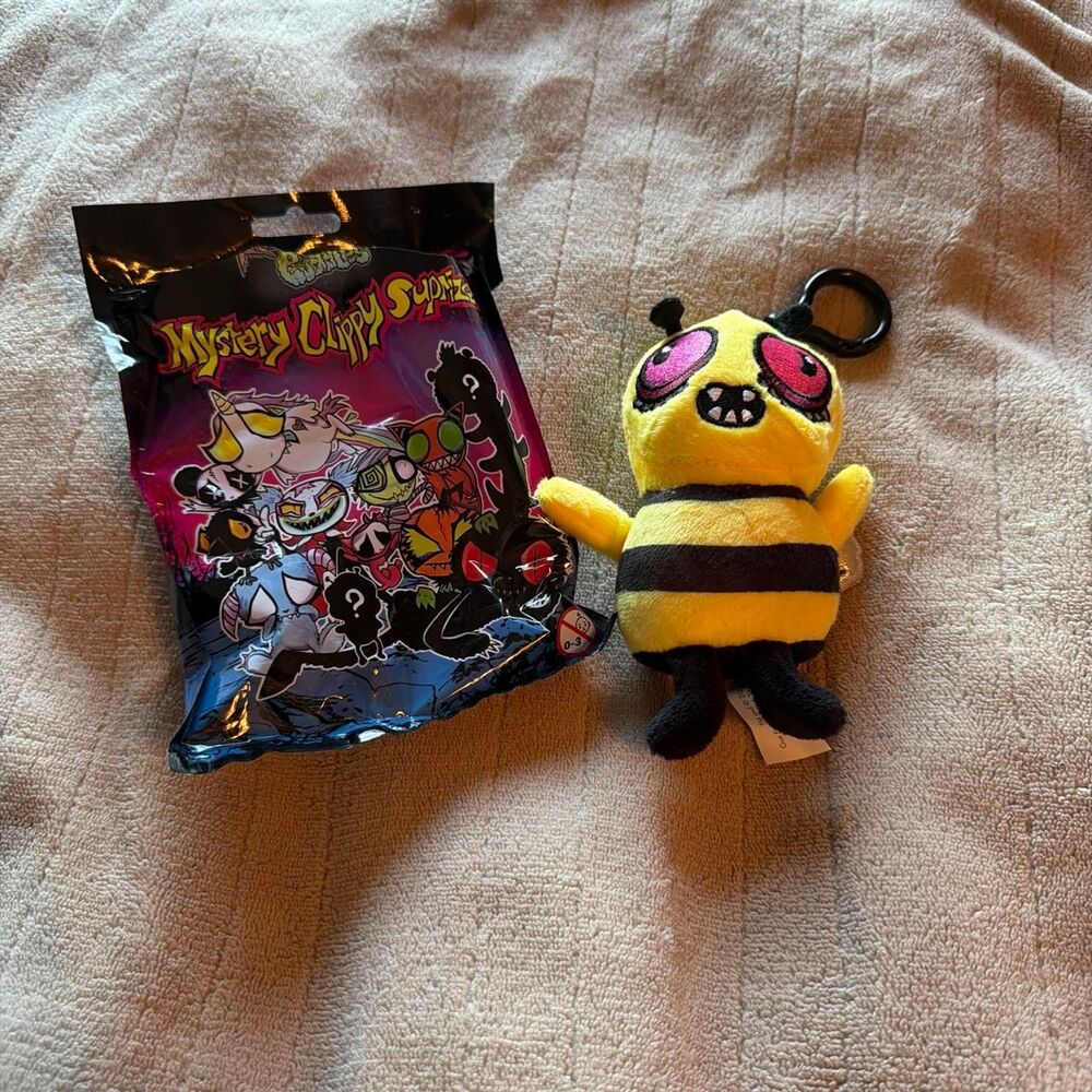 Gus Fink Kreepy Cuddles Plush Clip Dangler Toy  Zom-bee secret